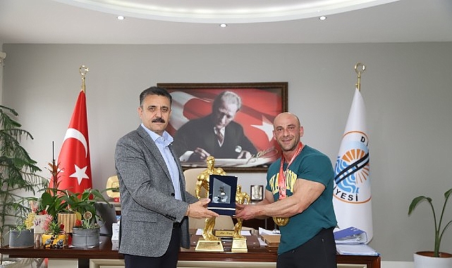 Dikili Belediyesi’nin Gururu Yılmaz Acar Başarıdan Başarıya Koşmaya Devam Ediyor