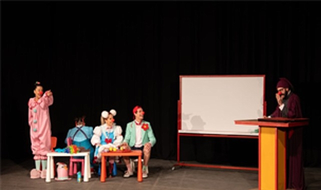 İzmir Şehir Tiyatroları’ndan çocuklara bayram armağanı