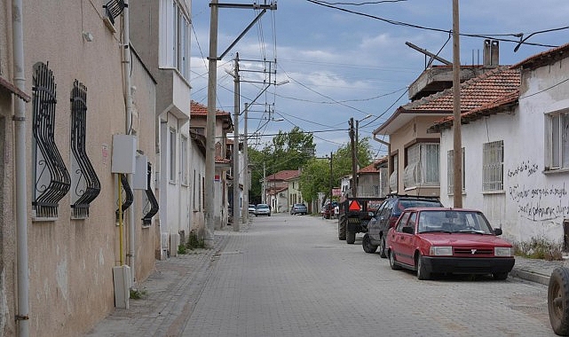 Burhaniye Belediyesi’nden kapsamlı yol seferberliği
