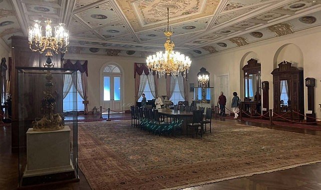 Güz Gezileri’nin ekim ayı programı, Dolmabahçe Sarayı ziyaretiyle başladı