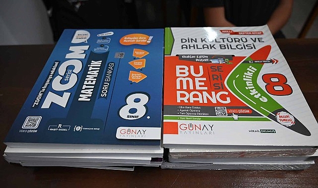 Kemer’de sekizinci sınıf öğrencilerine ücretsiz ders kitapları dağıtıldı